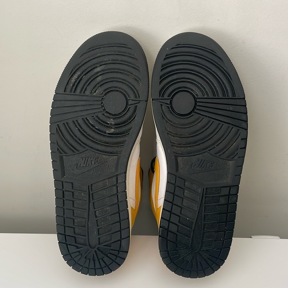 Air Jordan 1 Mid University Gold White Black Yellow 554724-170 size 8 - Picture 8 of 8